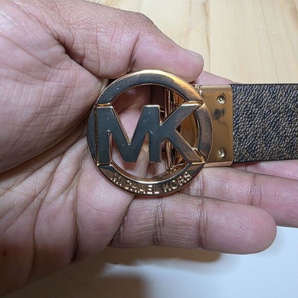 MICHAEL KORS Women’s MK Logo Twist Reversible Floral Print & Brown Logo 39.5 In. - Picture 6 of 12